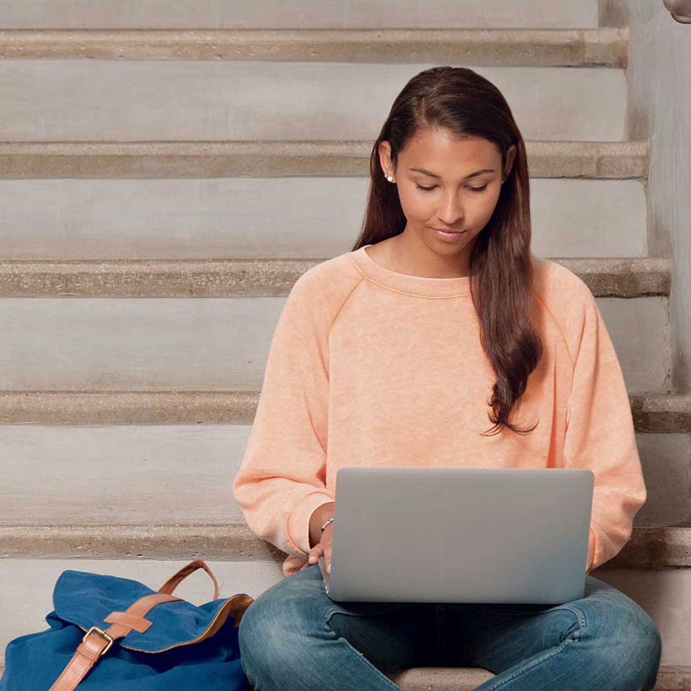 stage-woman-with-laptop