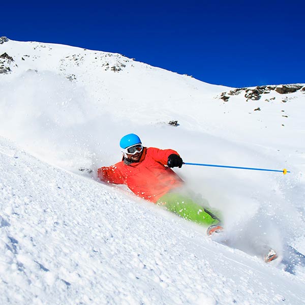 ski driver in the snow