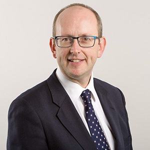 Portrait photo of Richard Gordon