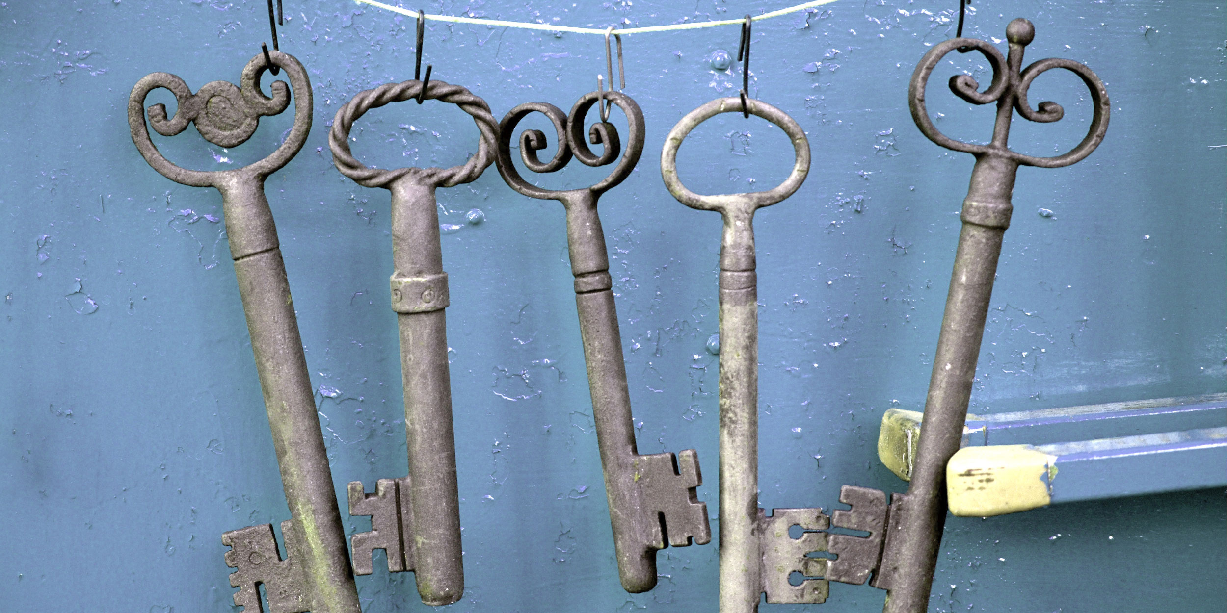 stage finger with key