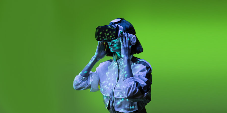 woman in vr headset